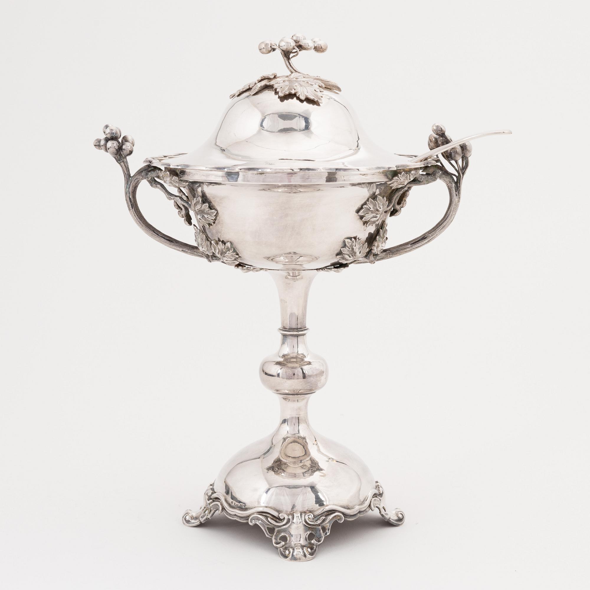 A Swedish silver sugar bowl, mark of Gustaf Möllenborg, Stockholm 1871.