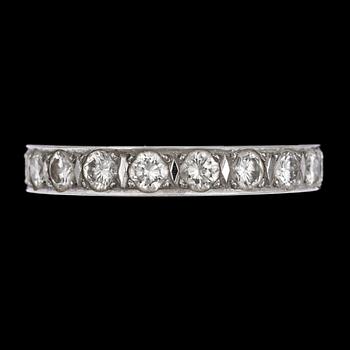 1194. A brilliant cut diamond eternity ring, tot. app. 2.50 cts.