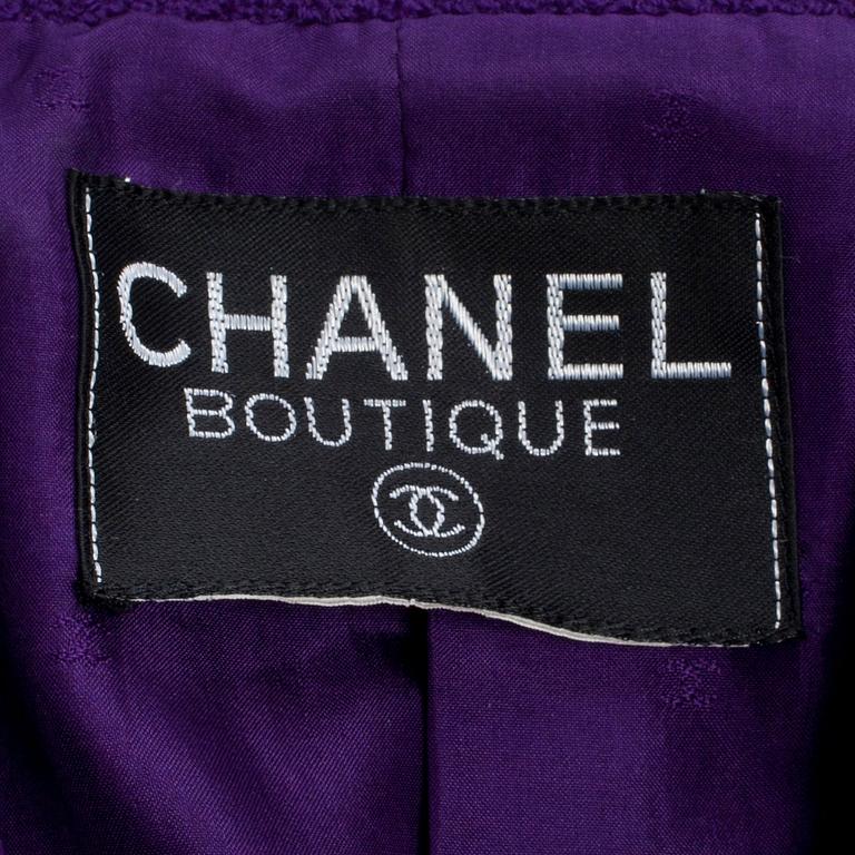 CHANEL, tvådelad dräkt bestående av kavaj samt kjol.