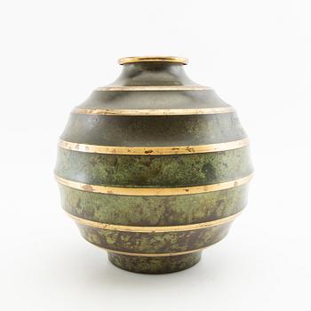 Vase Art Deco Swedish Metalworks mid-20th century.