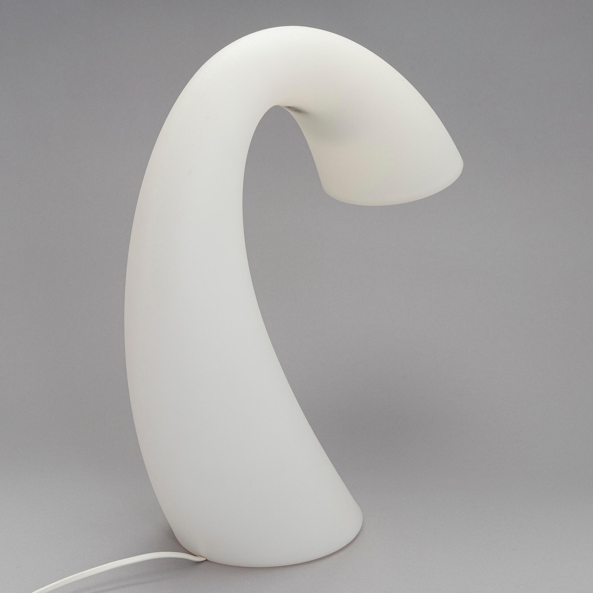 Eero Aarnio, pöytävalaisin "Swan" Melaja Oy, 2007.