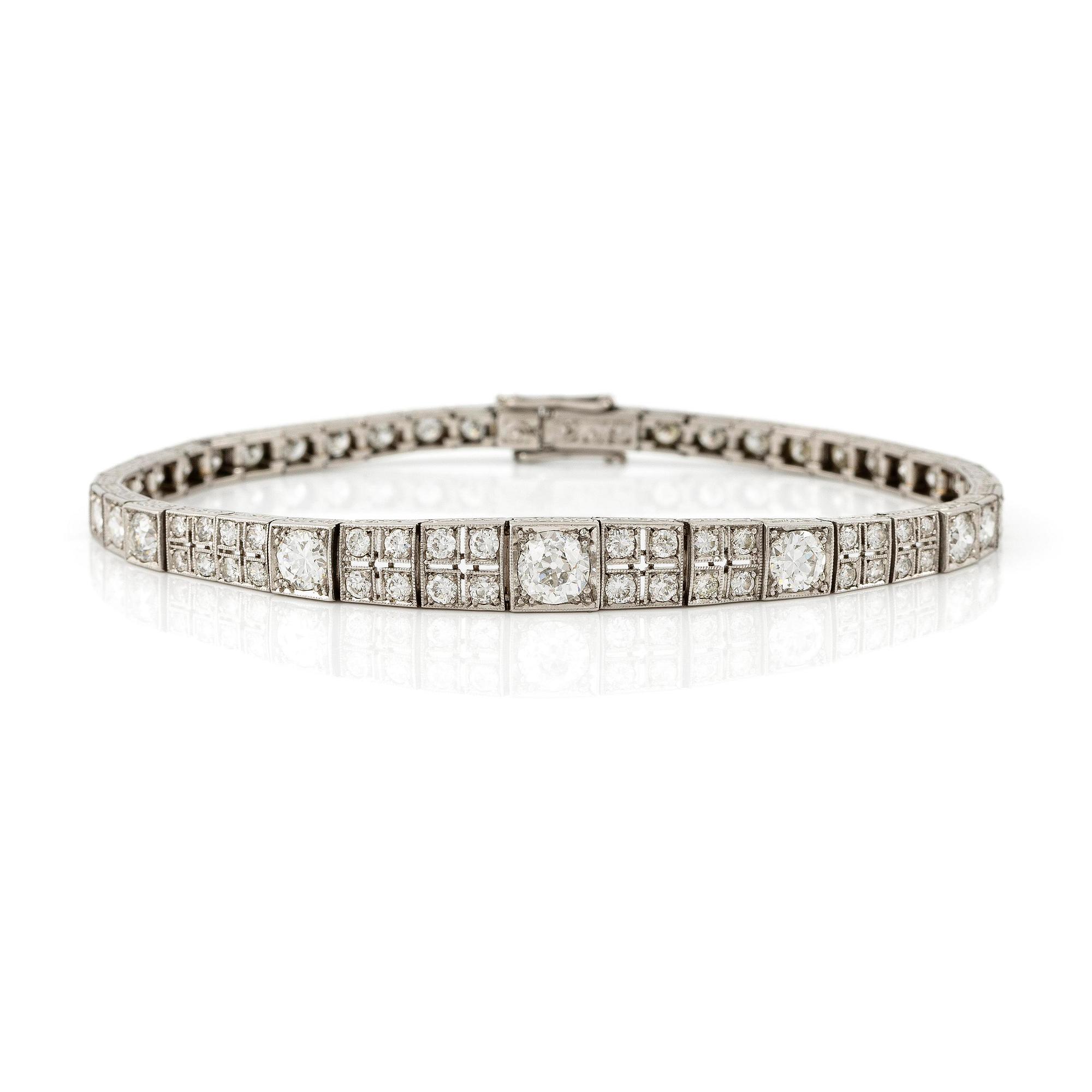A bracelet in platinum with old- and round brilliant-cut diamonds.
