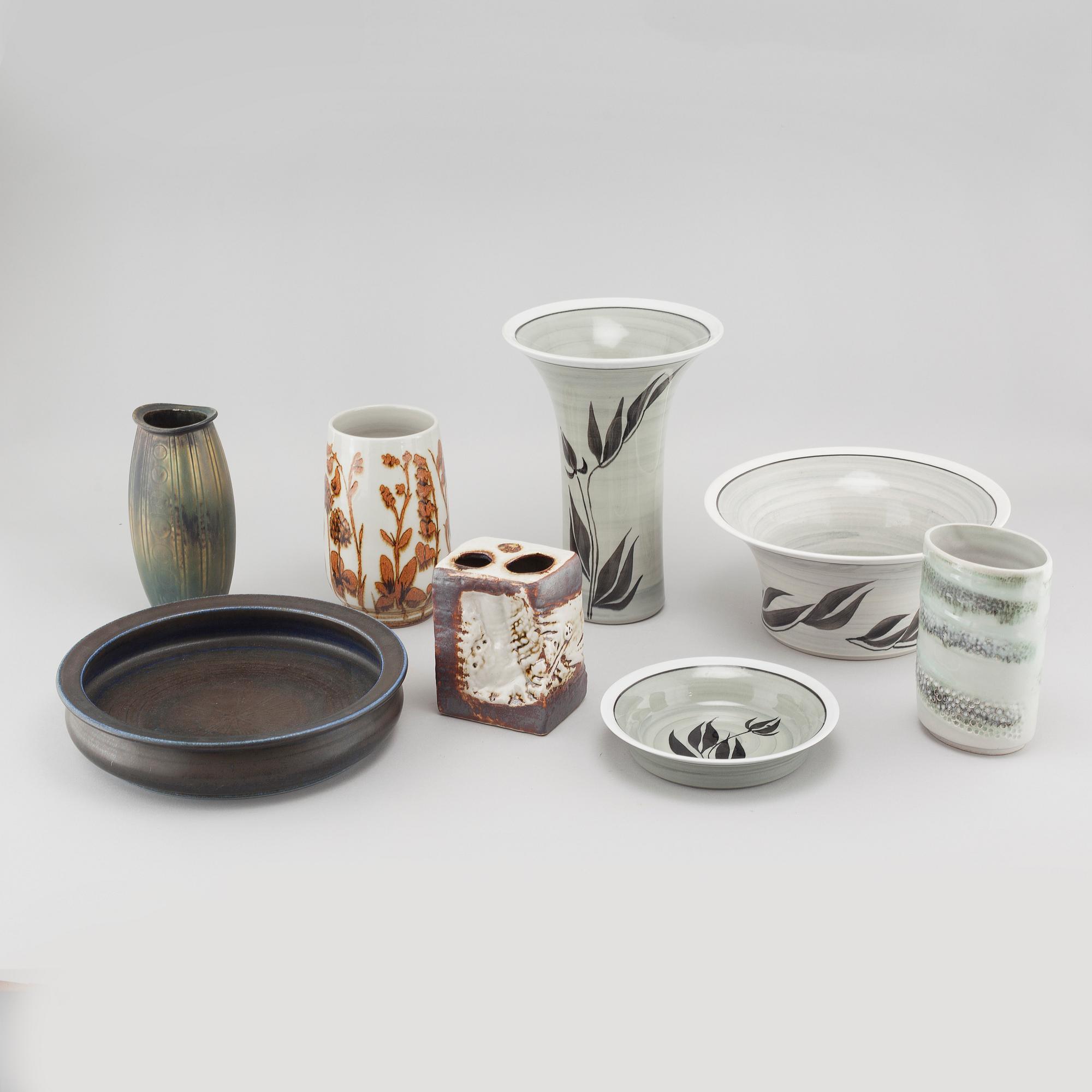 Eight pieces of stoneware, partly by Carl-Harry Stålhane, second half of the 20th century.