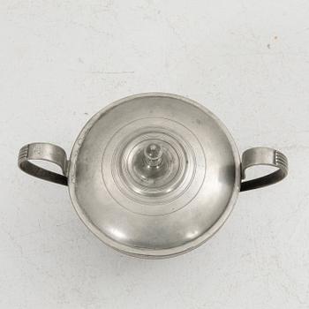 Tureen with lid, second half of the 1800s, possibly Germany.