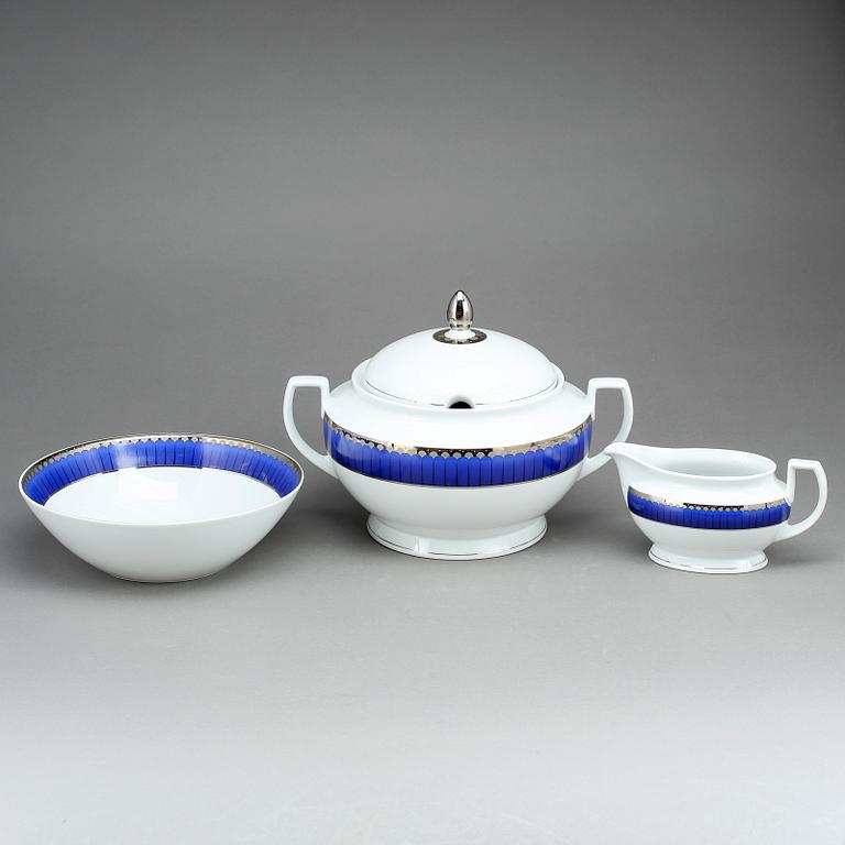 SERVISDELAR, 42 st, porslin. "Christineholm" eller "Marianne Royal Blue", Millenium, design Sigvard Bernadotte, 2000.