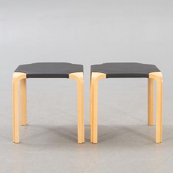 Alvar Aalto,  pallar, ett par, modell "X601", Artek, 1900-talets andra hälft.