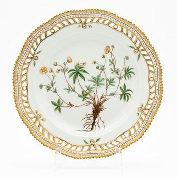 Royal Copenhagen, Plate, "Flora Danica", 1969-1974.