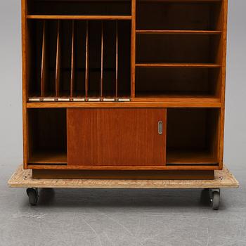 A oak cabinet from the first half of the 20th century.