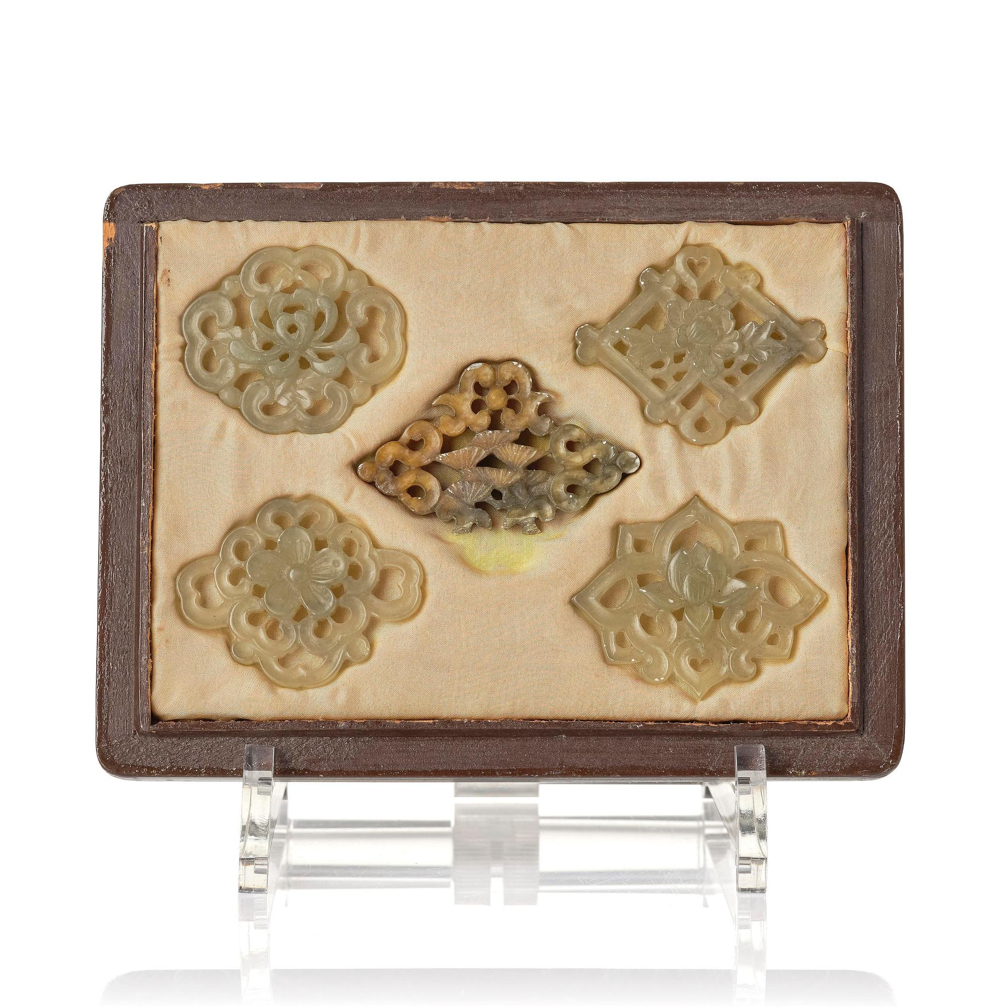 Plaketter, fem stycken, nefrit. Qingdynastin.