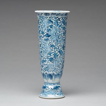VAS, porslin. Qingdynastin, Kangxi (1662-1722).