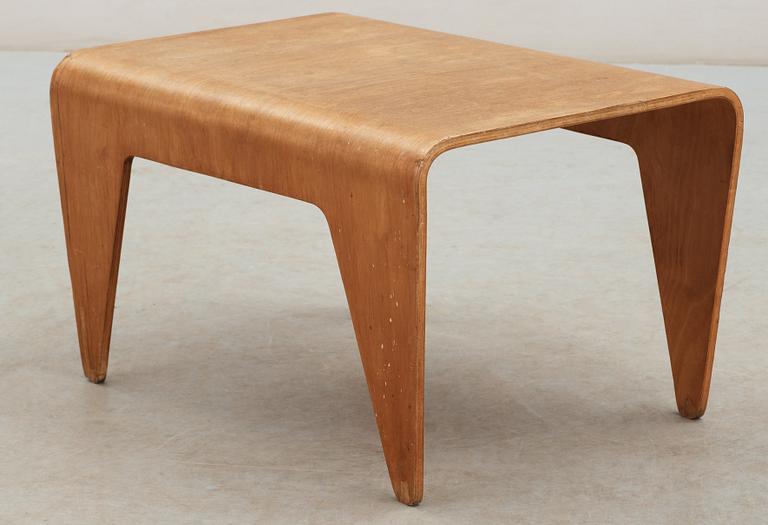 A Marcel Breuer laminated beech occasional table, Isokon, England.