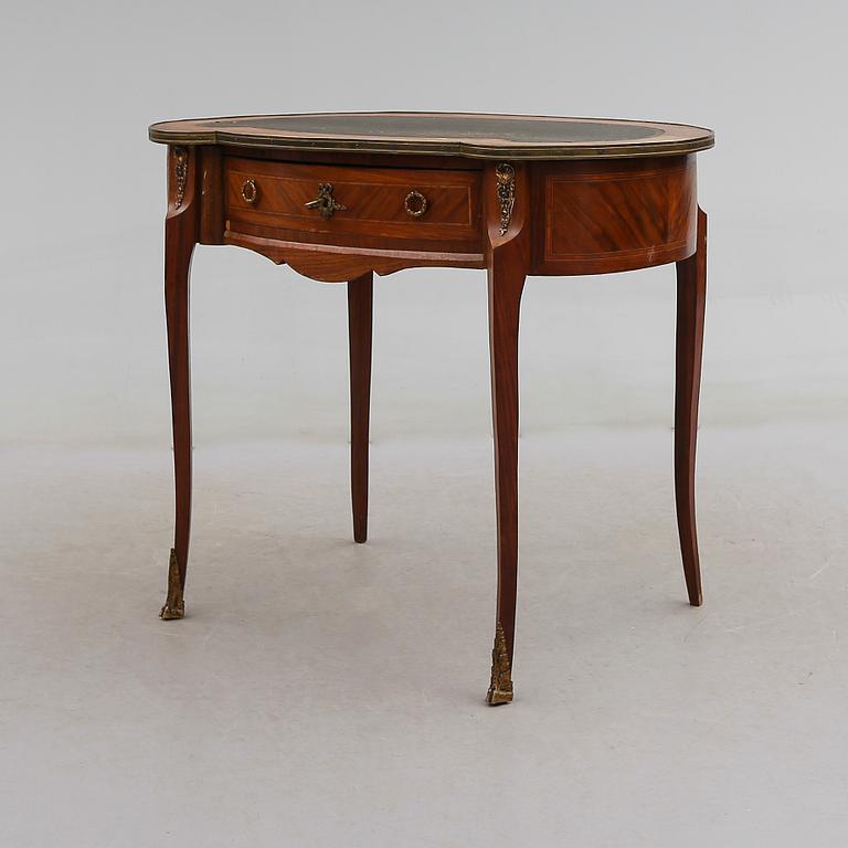 DAMSKRIVBORD, Frankrike, 1900-talets början.