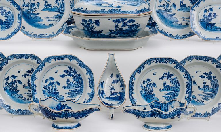 A blue and white dinner service,  Qing dynasty, Qianlong (1736-95). (90 pieces).