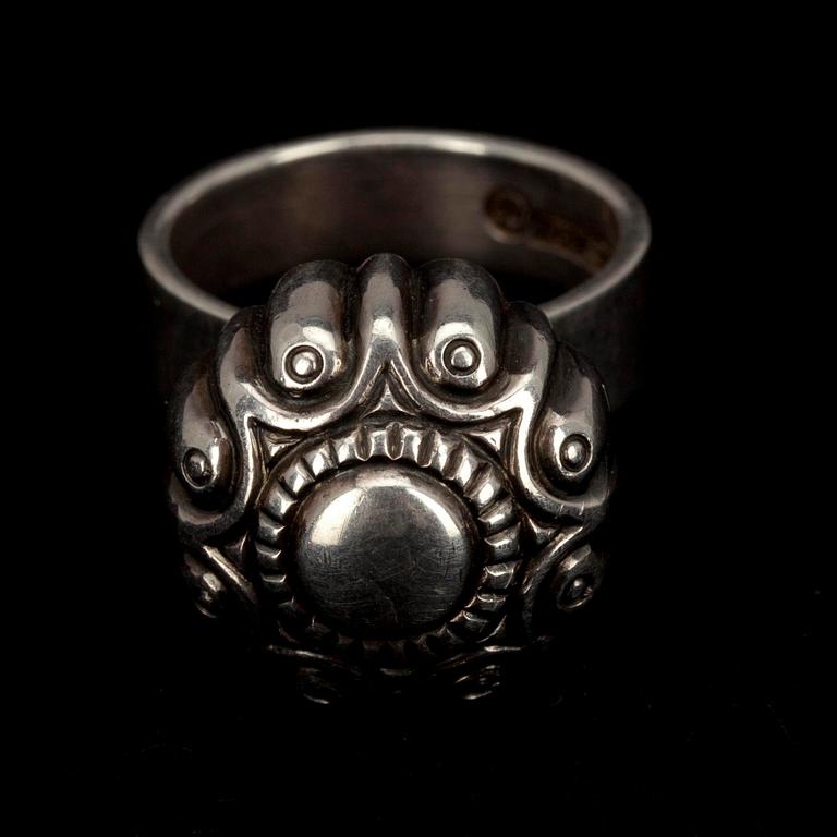 RING, silver, stämplad: Kalevala Koru och Kaunis Koru, Helsingfors, 1968. Vikt 8 g.