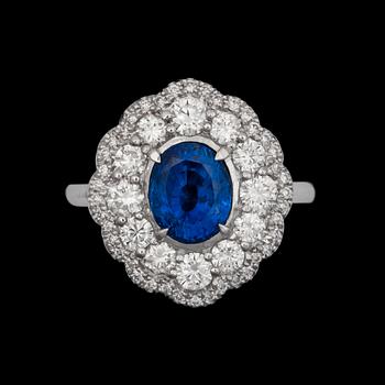 942. An untreated sapphire ring 2.65 cts framed by brilliant cut diamonds, total carat weight circa 1.20 ct.