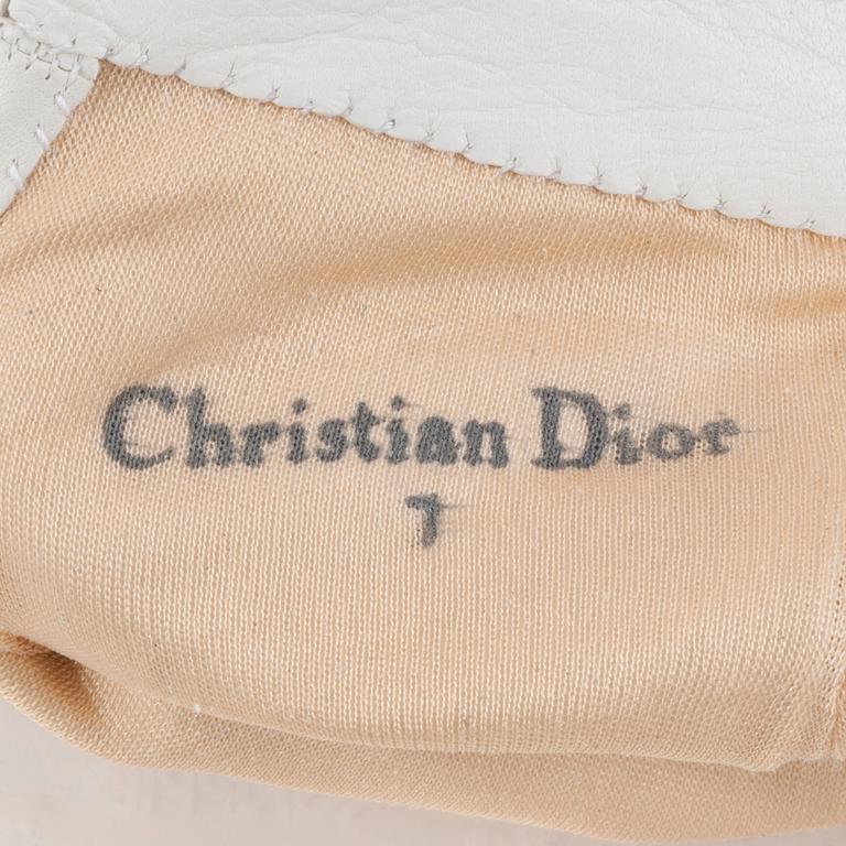 CHRISTIAN DIOR, a pair of white leather gloves, size 7.