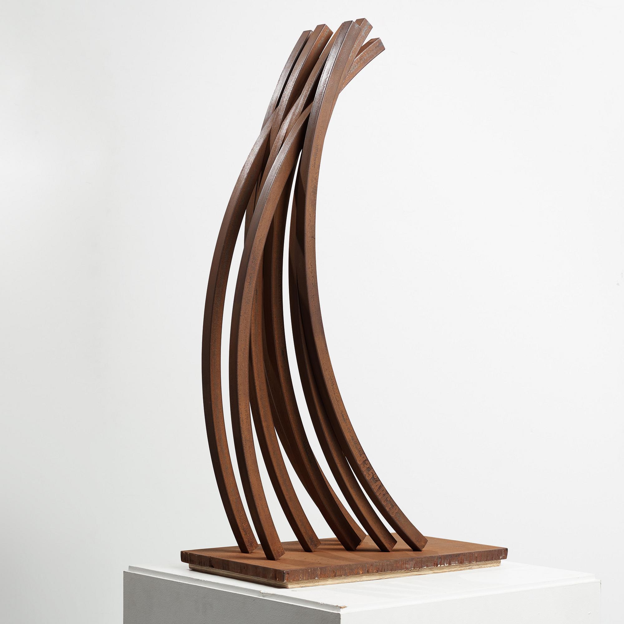 Bernar Venet, "83,5° Arc x 8".
