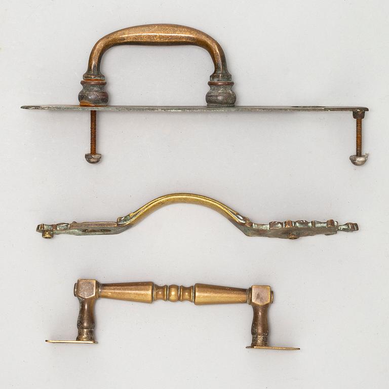 DÖRRHANDTAG, 3 st, brons, 1800-tal.