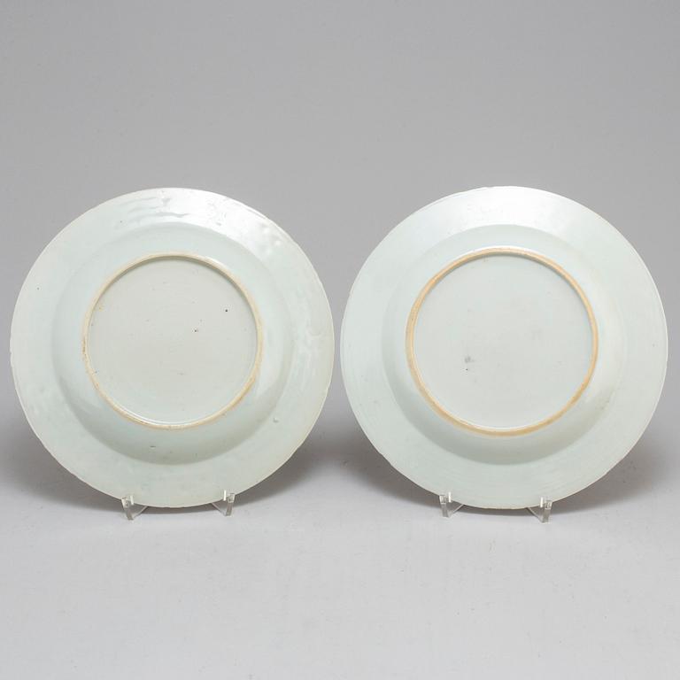 A pair of famille rose crab dishes, Qing dynasty, Qianlong (1736-95).