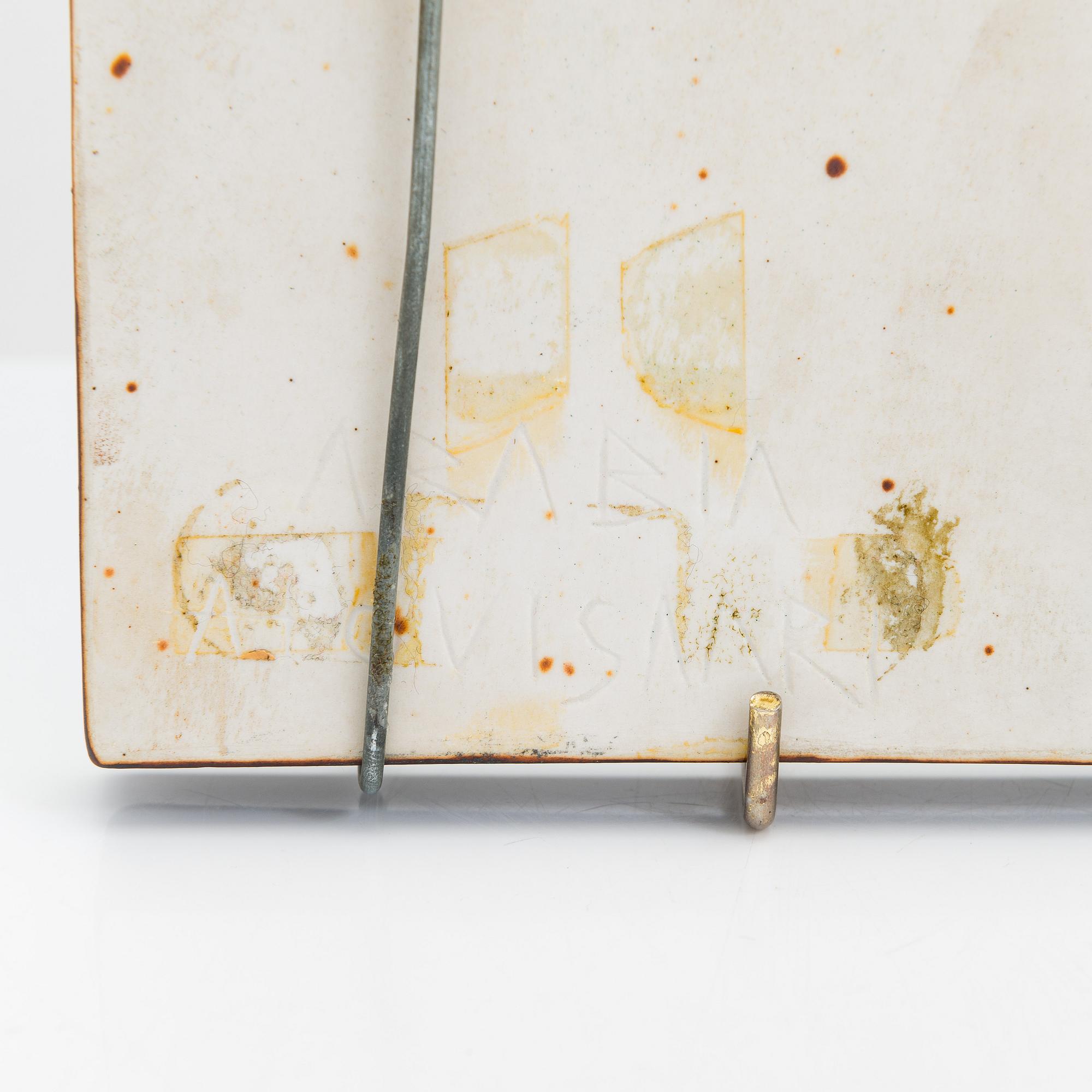 Annikki Hovisaari, relief, stengods, signerad A. Hovisaari Arabia.