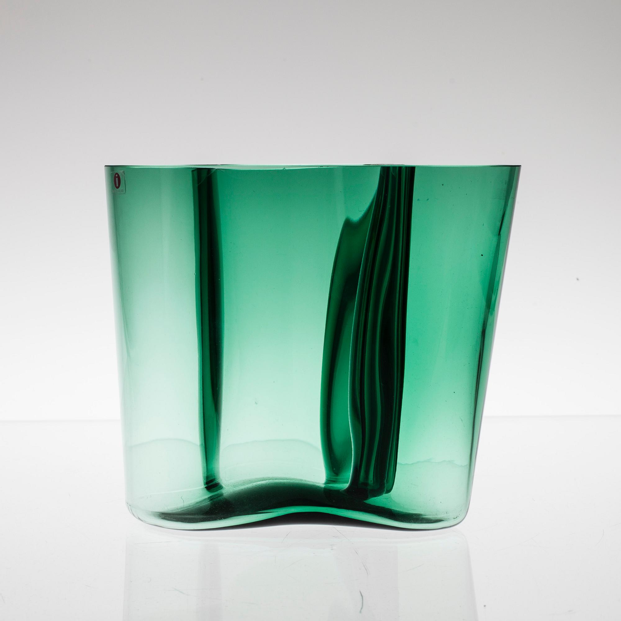 SKÅLAR, 2 st, och VAS, Alvar Aalto, Iittala. 1980-2000-talet.