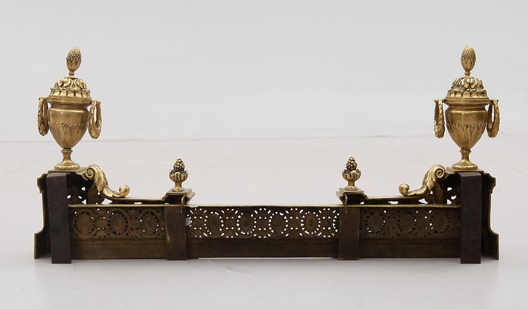 BRASSTÄLL, 3 delar, gustaviansk stil, 1800-/1900-tal.