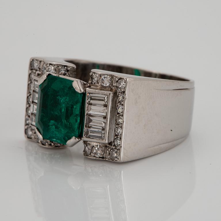 A WA Bolin platinum ring set with a faceted emerald with a weight of ca 2.30 cts.