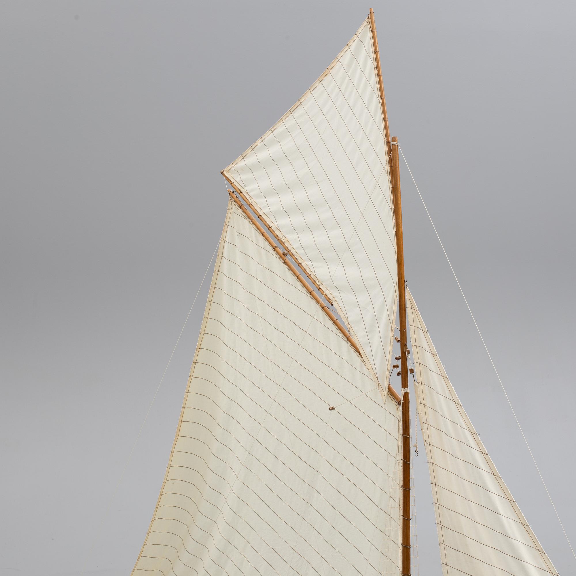 SEGELBÅTSMODELL, slup, 1900-talets mitt.