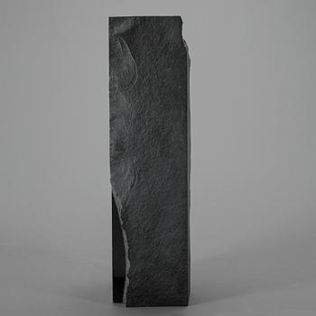 TAKASHI NARAHA. Skulptur, diabas, signerad o märkt 81-B-32.