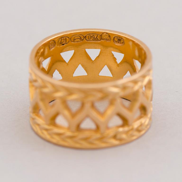RING, 18K guld. "Uskelan sormus", Kalevala Koru 1970.
