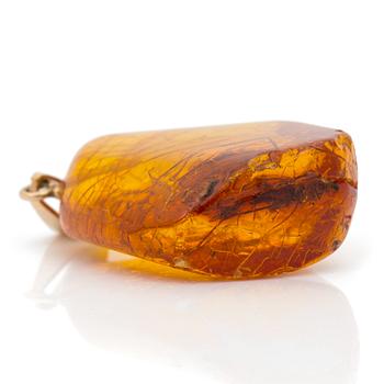 HÄNGE i  bärnsten med en insekt.