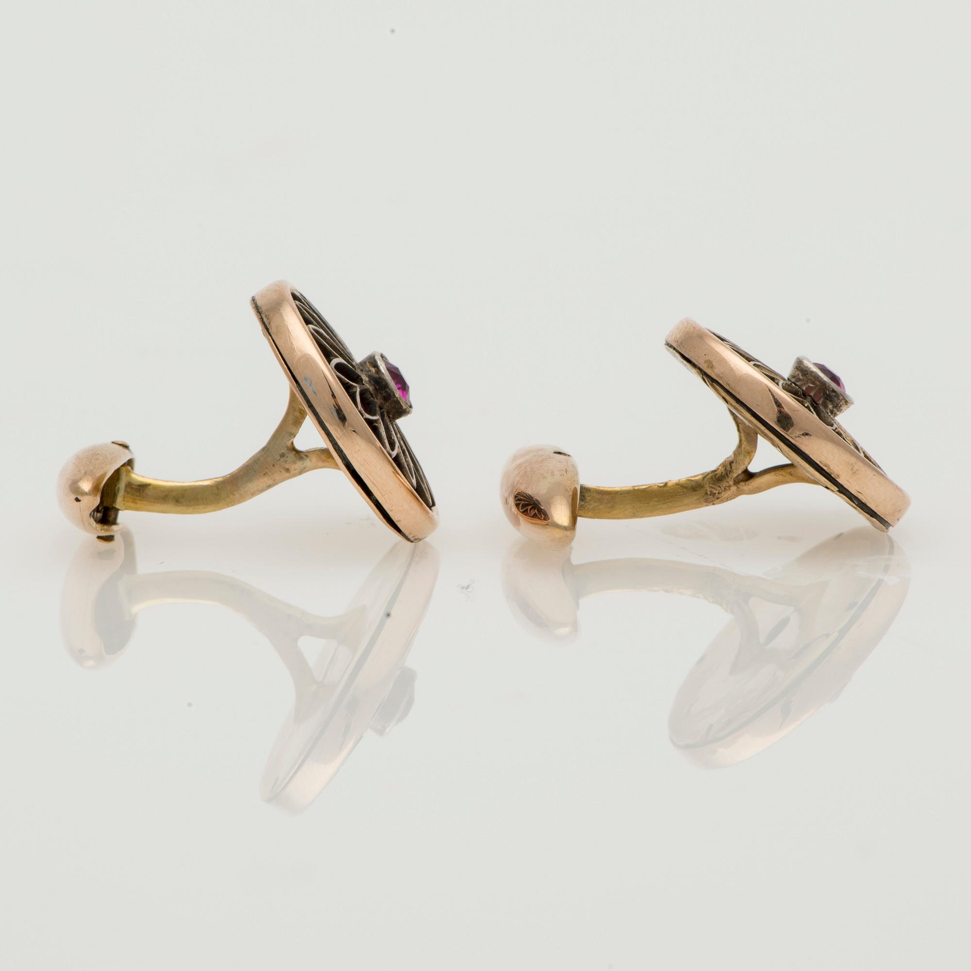 MANSCHETTKNAPPAR, 14K (56) guld, emalj. Moskva.