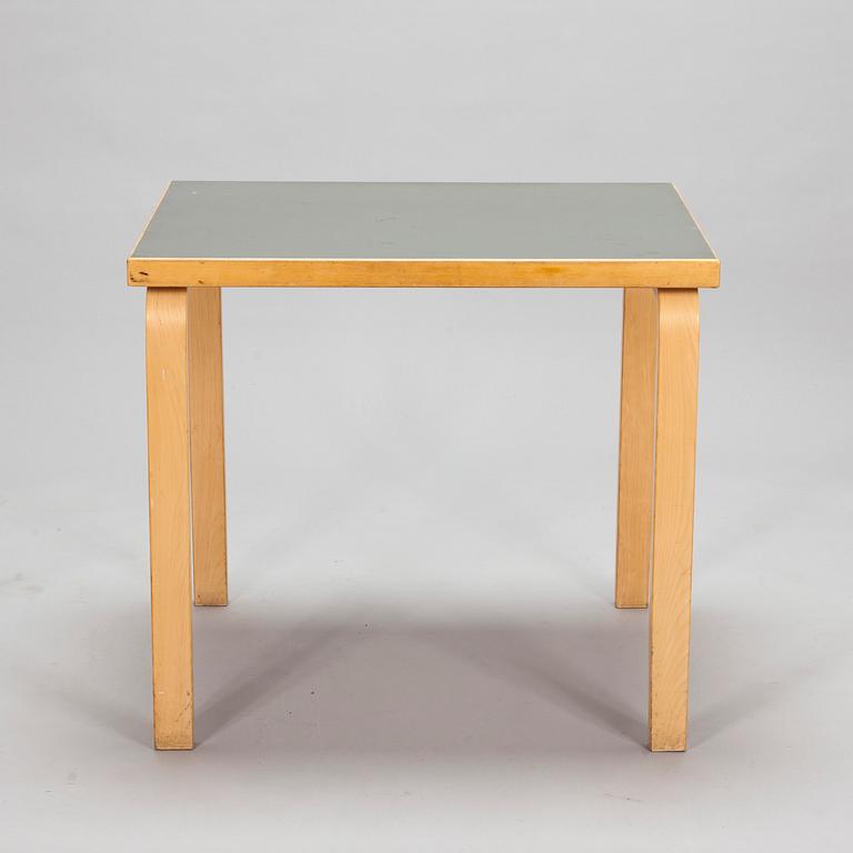 Alvar Aalto, A mid-20th century table for O.Y. Huonekalu- ja Rakennustyötehdas A.B.