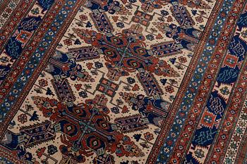 Carpet, northwest Persian, antique, approx. 165 x 120 cm.