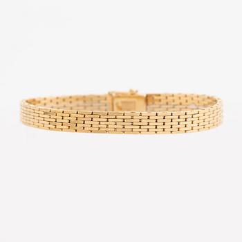 An 18K gold bracelet.