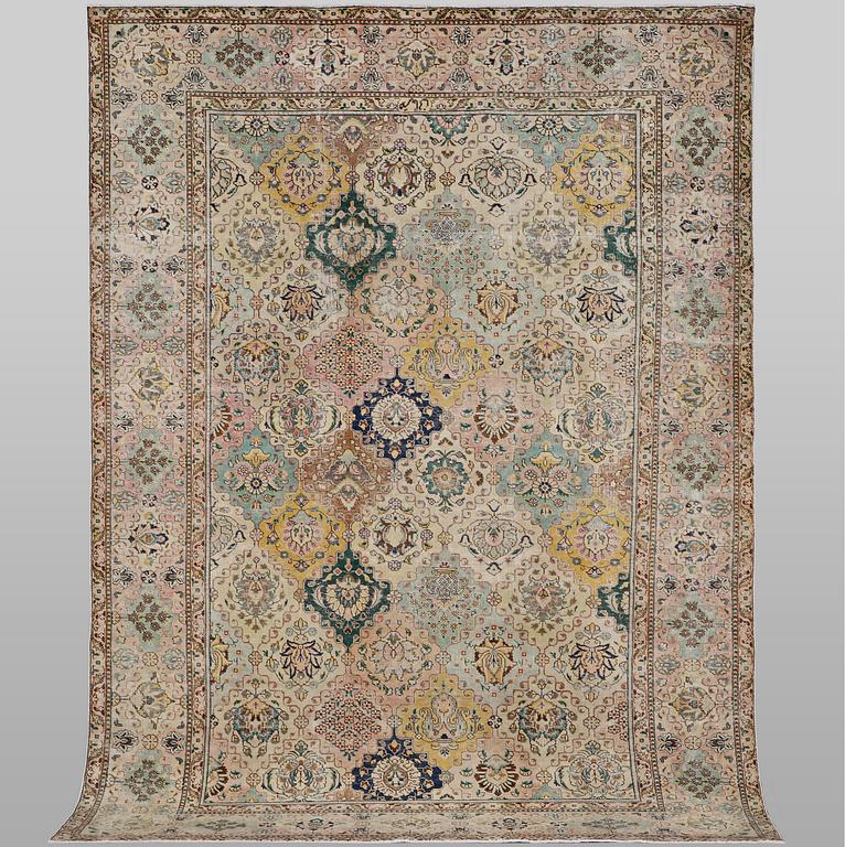 A carpet, Oriental, vintage design, ca 352 x 237 cm.