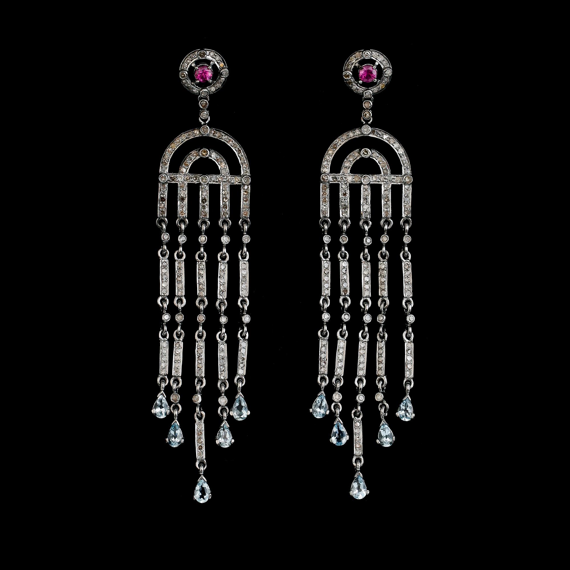 ÖRHÄNGEN, silver och 18 k guld, diamanter tot ca 2.73 ct, rosa safirer och akvamariner.