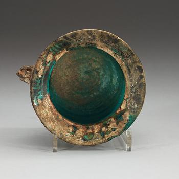 KRUKA, lergods. Turkos glasyr med svart dekor. Höjd 12 cm. Persien 1200-1300-tal.