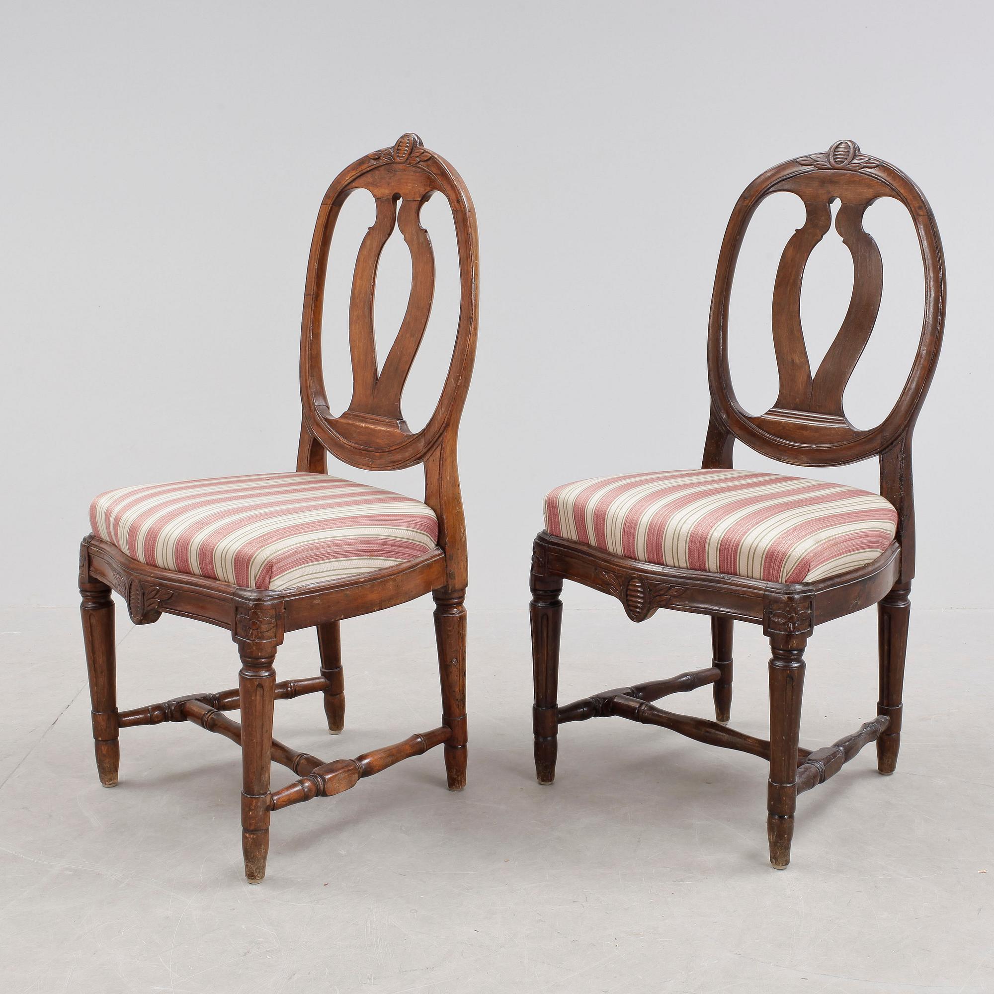 STOLAR, ett par, gustavianska, signerade EÖM för Erik Öhrmark, (mästare i Stockholm 1777-1813).