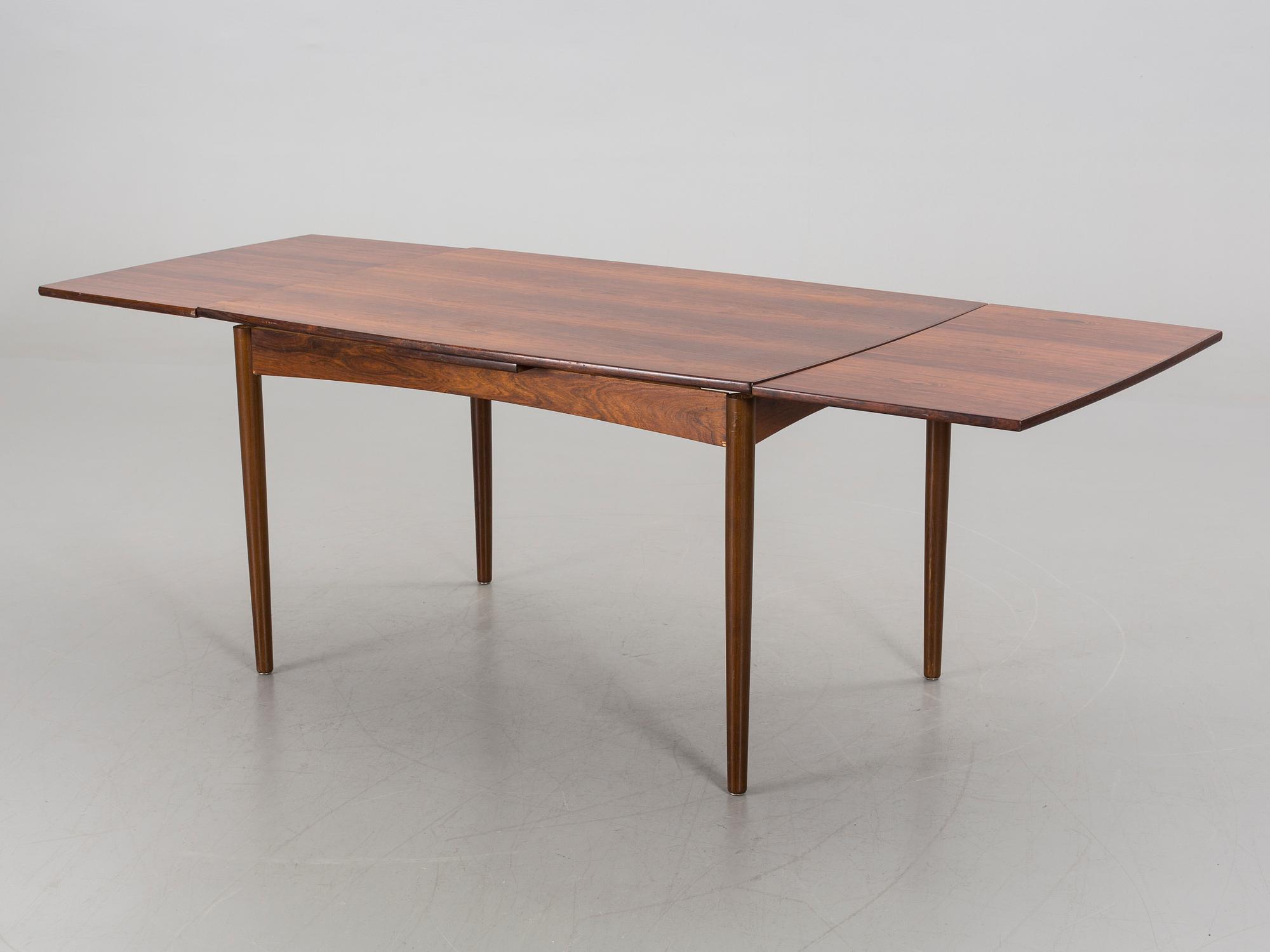 A 7 PIECES DINNER TABLE SET. TABLE  "Amagerbo Michael Olsen ".