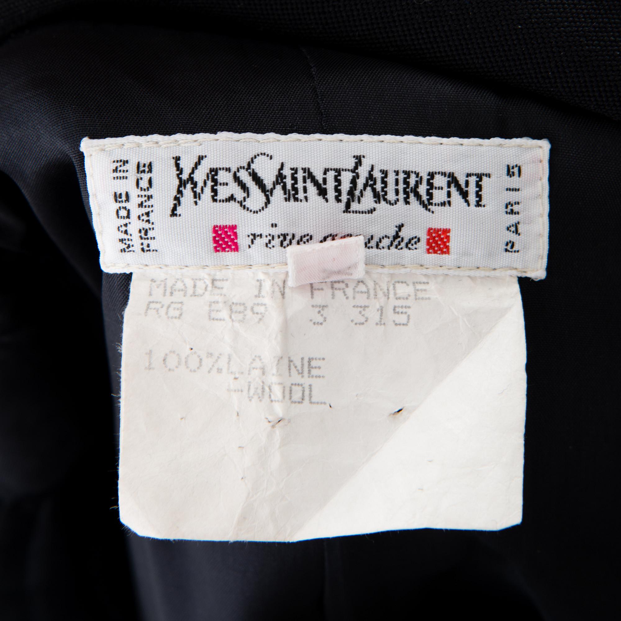 LADIES´ VINTAGE NAVY WOOL GABARDINE BLAZER size 42(FR).