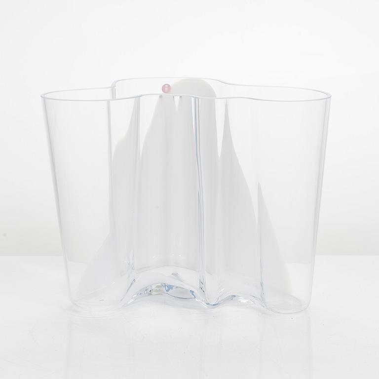 Alvar Aalto, a '3030' vase for Iittala. Signed Iittala.