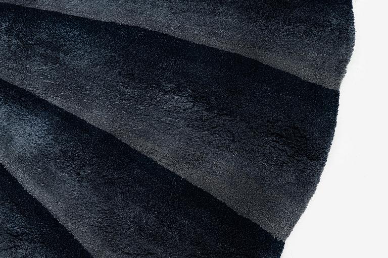 Diana Orving, a carpet 'Disappearance II', round diameter 300 cm, Ferreira de Sá, Portugal.