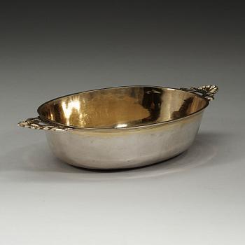 SKÅL med hänklar, av Carl Björkman, Nyköping (verksam 1735-1745). Fredrik I:s tid.