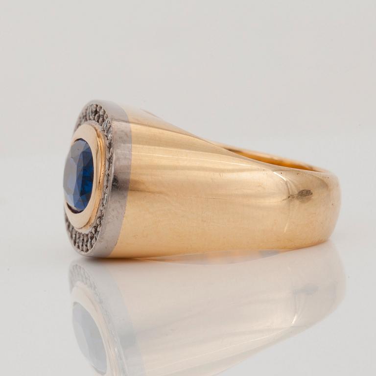 A sapphire and brilliant-cut diamond ring. Made by Gaudy, Stockholm 2000.