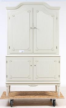 SALSSKÅP, gustaviansk stil, 1900-tal.