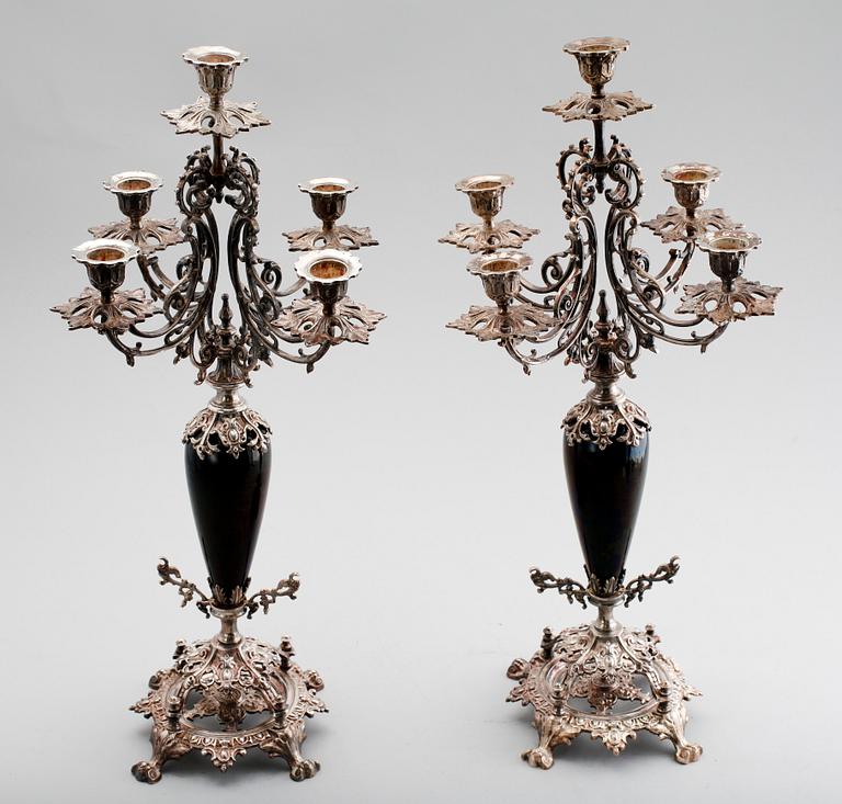 KANDELABRAR, 1 par, nysilver, sent 1800-tal.
