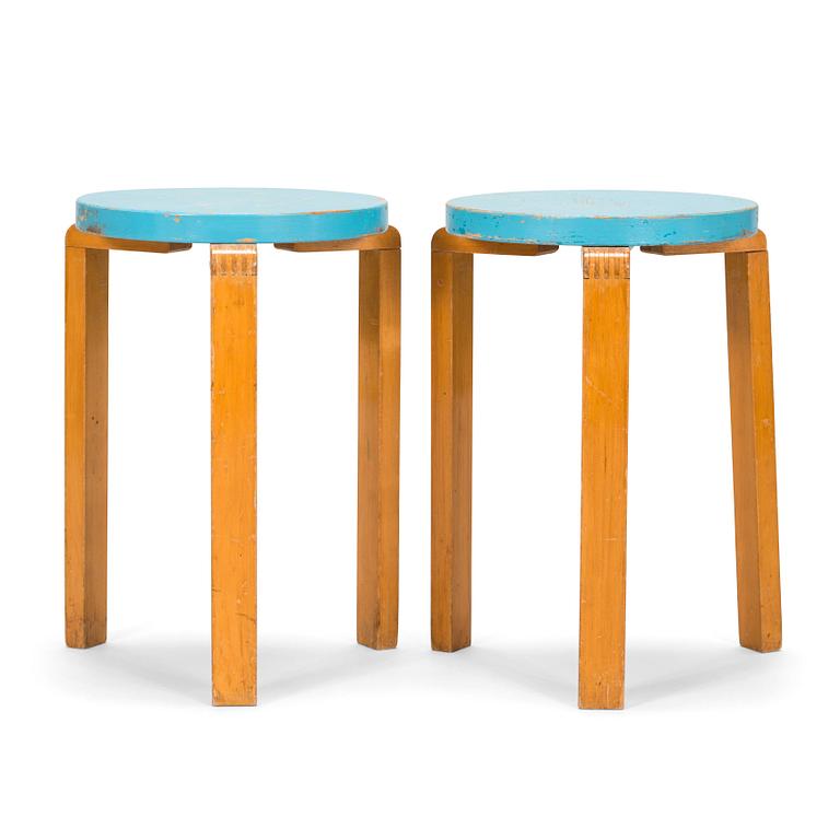 Alvar Aalto, pallar, 2 st, modell 60, O.Y. Huonekalu- ja Rakennustyötehdas A.B. 1940-tal.