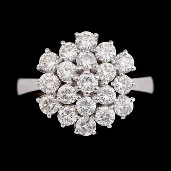 RING, 18K vitguld, briljantslipade diamanter tot ca 1.93 ct. Vikt ca 7 g.