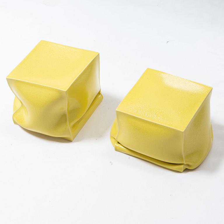 Åsa Johansson, skulpturer, 2 st "Sunny Day, Sunny Cubes", 2021.